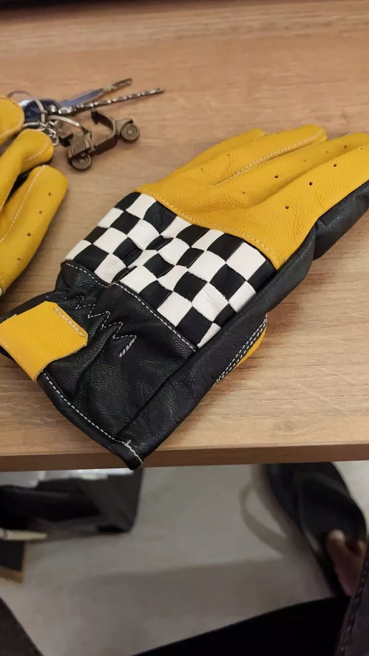 Sarung Tangan Kulit Motif Kotak (1)