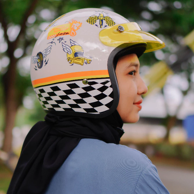Helm Bogo Retro Motif Piston Kotak (2)